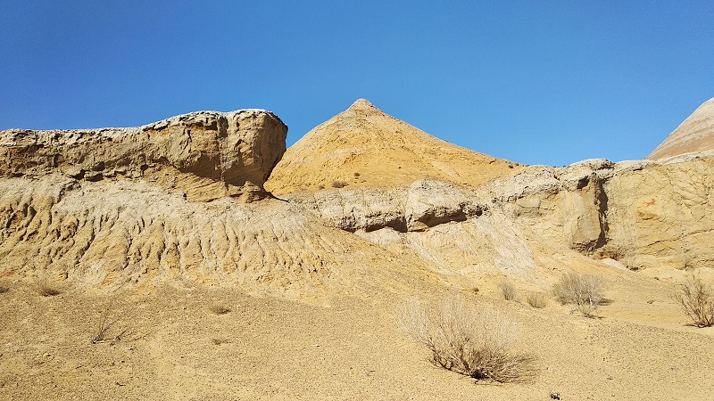 Ak-tau mountains in Altyn Emel